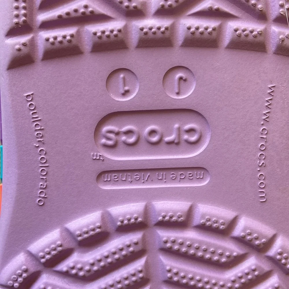 NWT CROCS (Sz-GS Kids/J1-2)Super Cute Purple Sandals w/Colorful Border Accent💜🩷